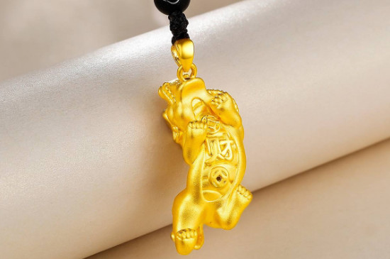 女人带黄金<a href=https://www.jbf.cn/tag/35.html target=_blank class=infotextkey>貔貅的佩戴忌讳</a>