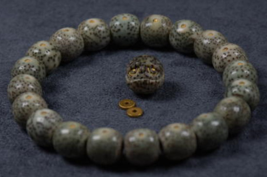 <a href=https://www.jbf.cn/tag/10052.html target=_blank class=infotextkey>灵玉料和石玉料的区别</a>