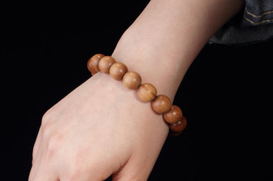 <a href=https://www.jbf.cn/tag/3690.html target=_blank class=infotextkey>檀香手串鉴别方法</a>