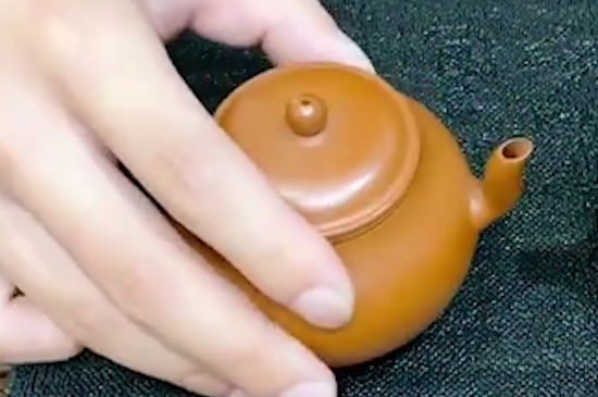 <a href=https://www.jbf.cn/tag/441.html target=_blank class=infotextkey>如何鉴定紫砂壶是不是化工壶</a>