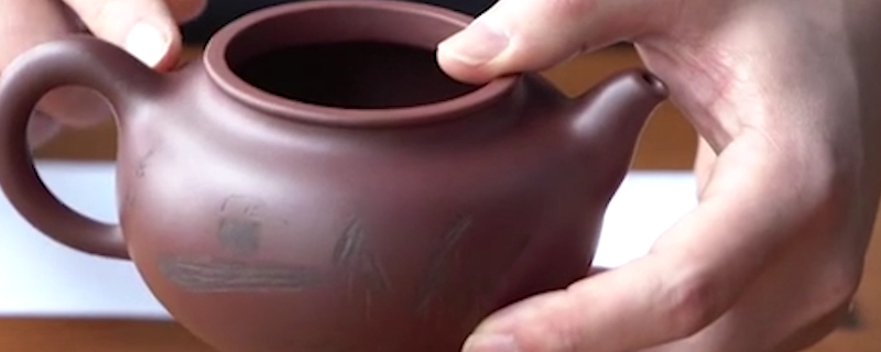 <a href=https://www.jbf.cn/tag/441.html target=_blank class=infotextkey>如何鉴定紫砂壶是不是化工壶</a>
