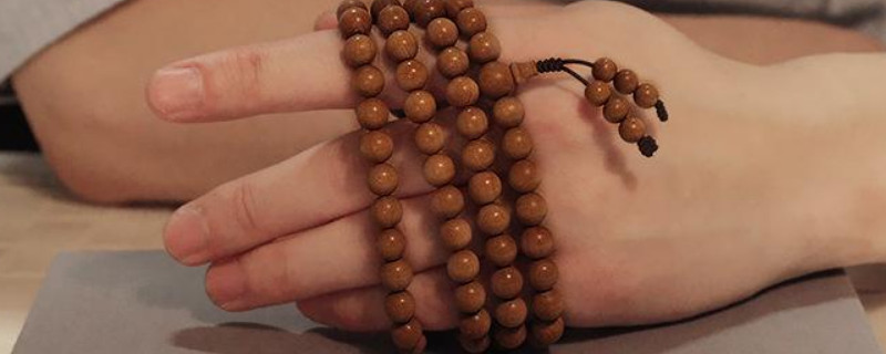 <a href=https://www.jbf.cn/tag/3690.html target=_blank class=infotextkey>檀香手串鉴别方法</a>