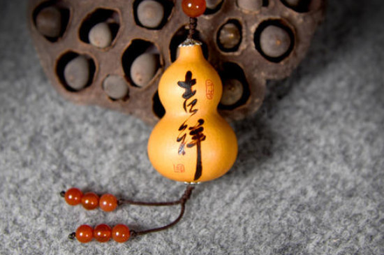 <a href=https://www.jbf.cn/tag/3976.html target=_blank class=infotextkey>葫芦车挂件的寓意和象征</a>