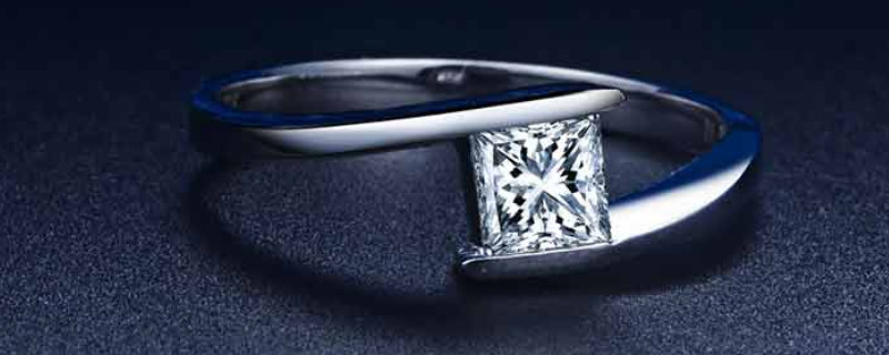 四爪钻石戒指的寓意和象征
