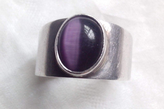 <a href=https://www.jbf.cn/tag/5223.html target=_blank class=infotextkey>猫眼石如何鉴别</a>，<a href=https://www.jbf.cn/tag/2563.html target=_blank class=infotextkey>教你如何更快区分</a>