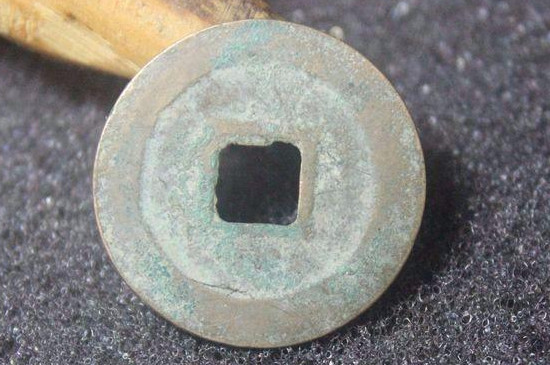 <a href=https://www.jbf.cn/tag/476.html target=_blank class=infotextkey>铜钱上的黑色物质怎么去除</a>
