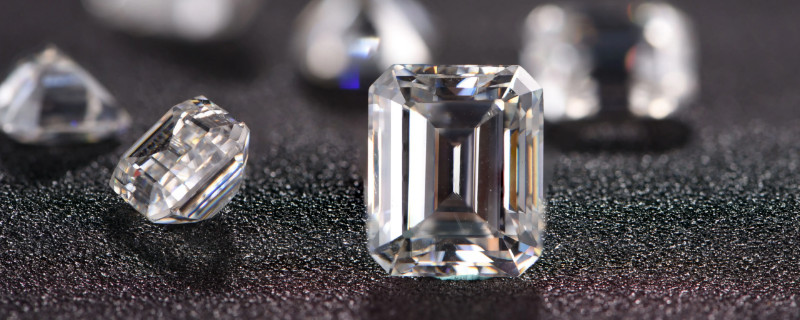 钻石和莫桑钻的区别,怎么分辨