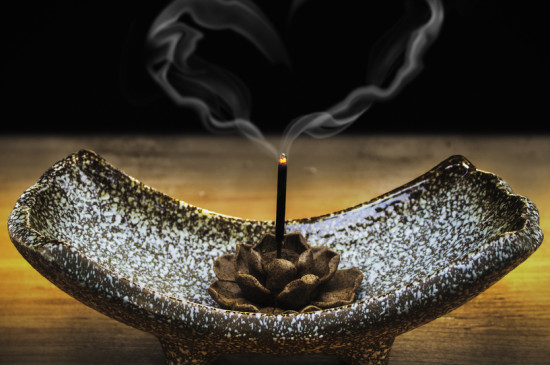 <a href=https://www.jbf.cn/tag/3713.html target=_blank class=infotextkey>檀香和沉香的区别</a>，<a href=https://www.jbf.cn/tag/3714.html target=_blank class=infotextkey>这几个方法教你如何秒分</a>