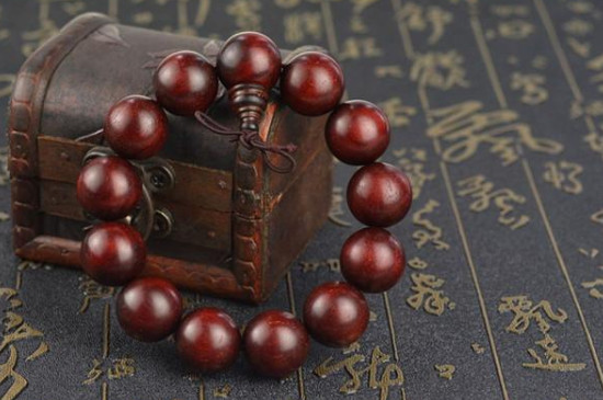 <a href=https://www.jbf.cn/tag/5608.html target=_blank class=infotextkey>小叶紫檀手串可以一直佩戴吗</a>